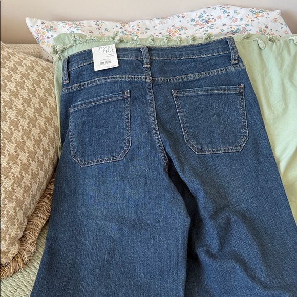 Time and Tru High-Rise Wide-Leg Jeans - Blue - Picture 4 of 5